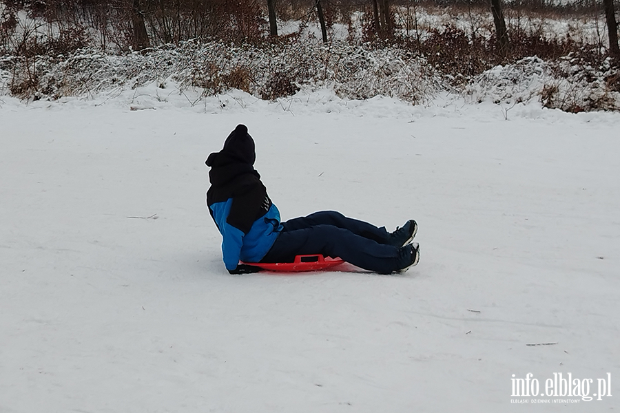 Elbl��anie korzystaj� ze �niegu na g�rze Chrobrego, fot. 9