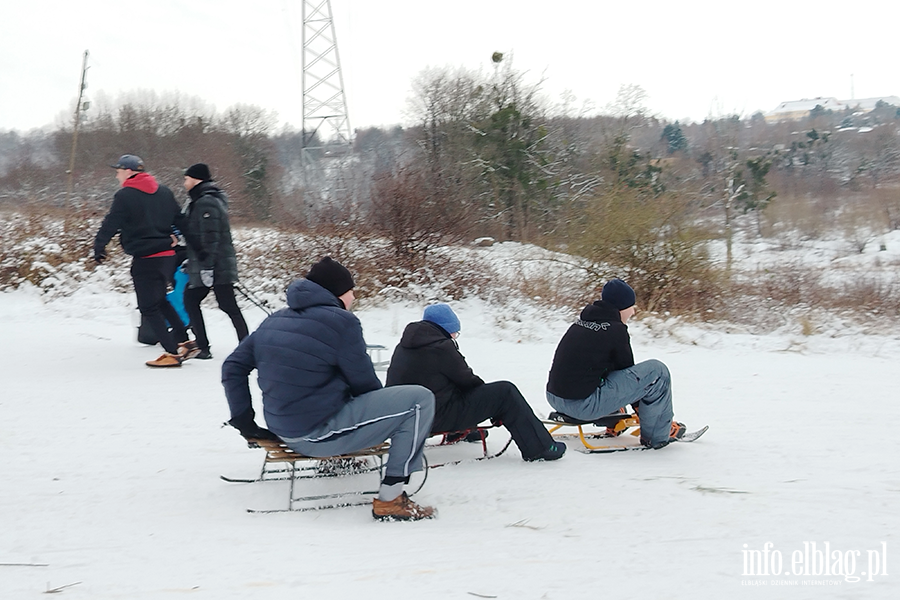 Elbl��anie korzystaj� ze �niegu na g�rze Chrobrego, fot. 10