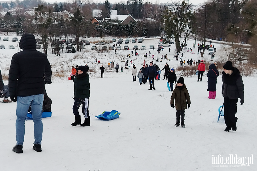 Elbl��anie korzystaj� ze �niegu na g�rze Chrobrego, fot. 11