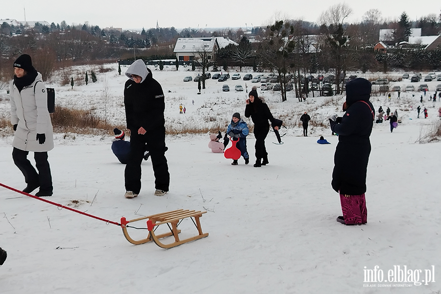 Elbl��anie korzystaj� ze �niegu na g�rze Chrobrego, fot. 12