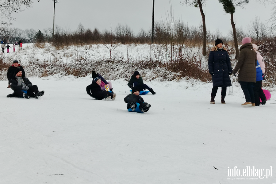 Elbl��anie korzystaj� ze �niegu na g�rze Chrobrego, fot. 16