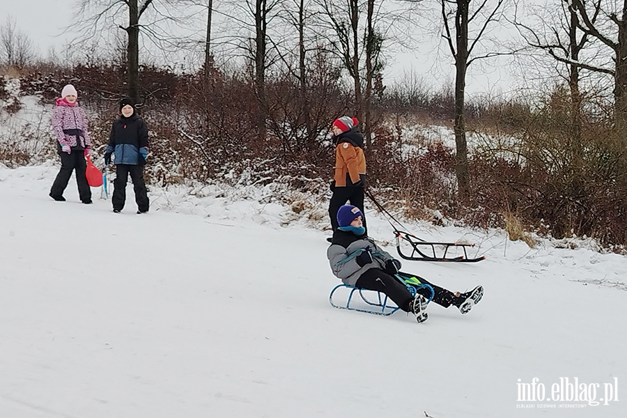 Elbl��anie korzystaj� ze �niegu na g�rze Chrobrego, fot. 21