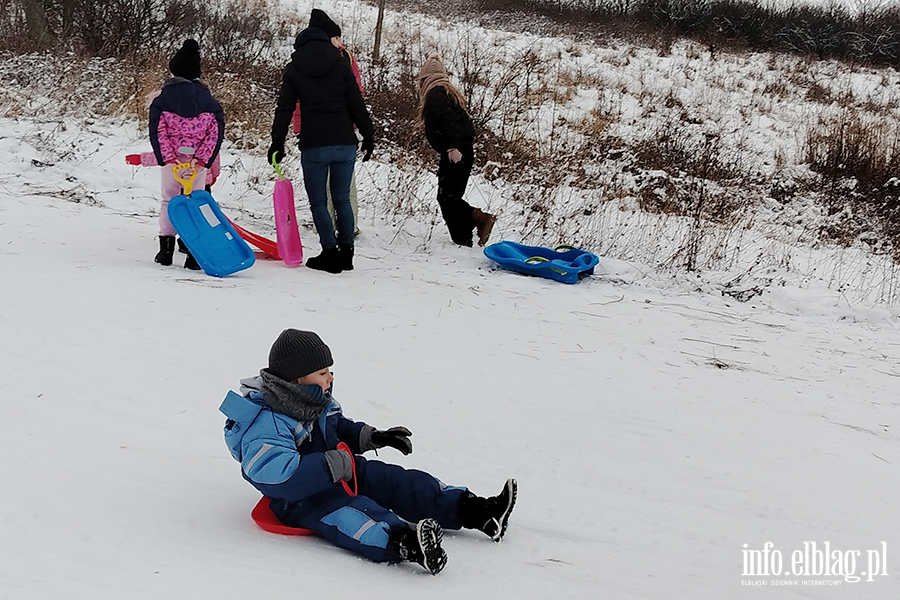 Elbl��anie korzystaj� ze �niegu na g�rze Chrobrego, fot. 24