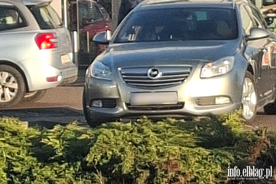 Mistrzowie Parkowania w Elbl�gu (cz�� 444), fot. 1