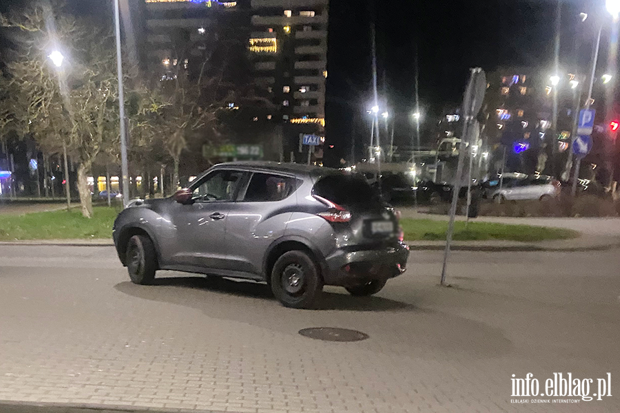 Mistrzowie Parkowania w Elbl�gu (cz�� 444), fot. 3