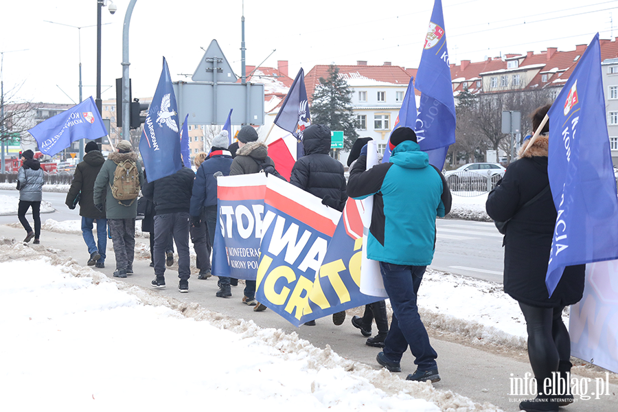 Marsz Stop inwazji imigrant�w przeszed� ulicami Elbl�ga, fot. 12