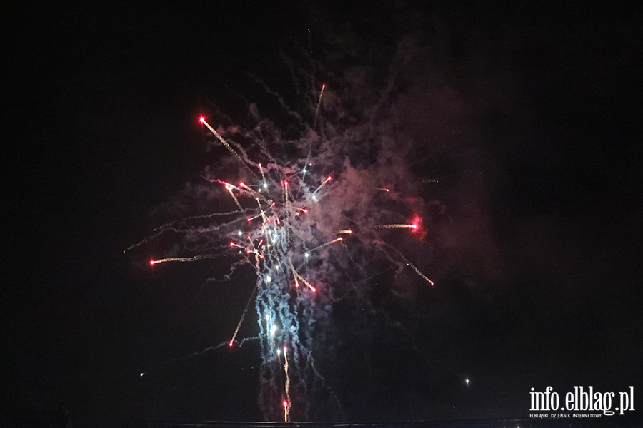 �wiate�ko do nieba na zako�czenie 34 fina�u WO�P, fot. 13