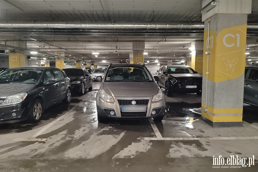 Mistrzowie Parkowania w Elbl�gu (cz�� 447), fot. 3