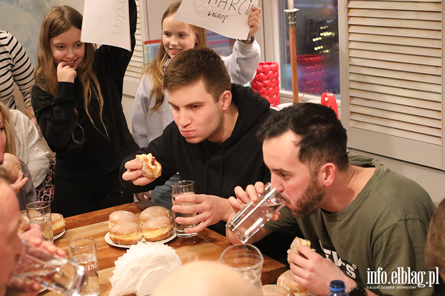 9. Edycja zawod�w w jedzeniu p�czk�w, fot. 21