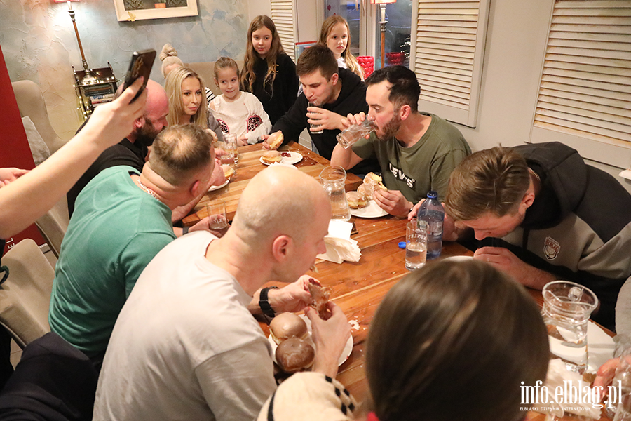 9. Edycja zawod�w w jedzeniu p�czk�w, fot. 25