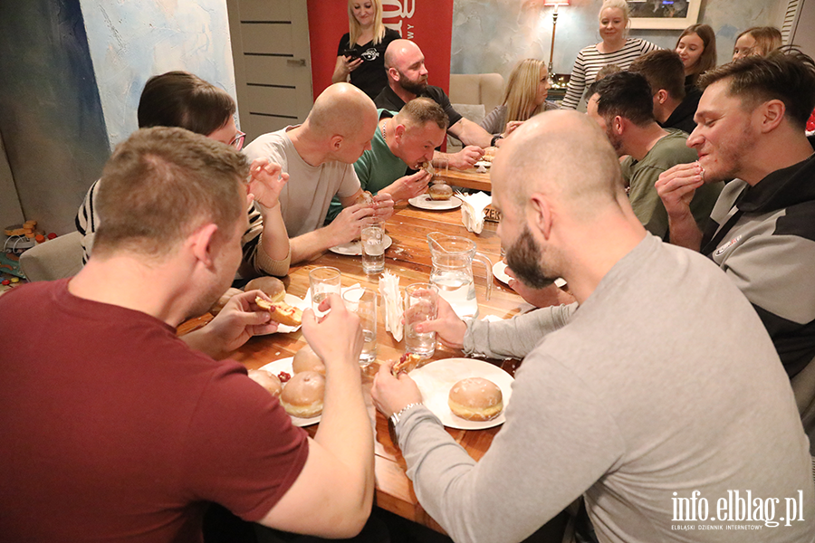 9. Edycja zawod�w w jedzeniu p�czk�w, fot. 27