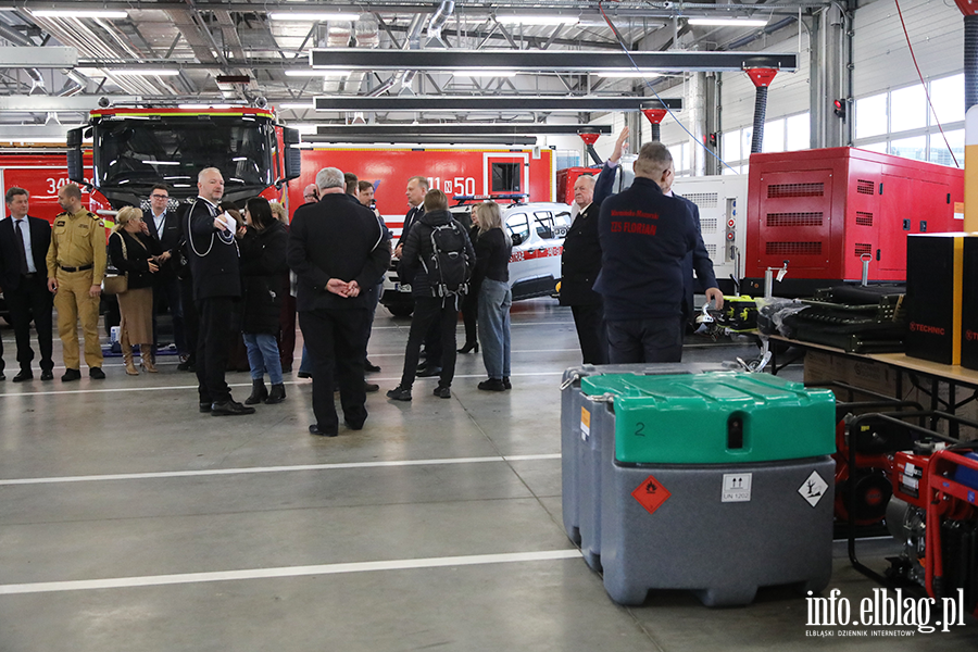 Prezentacja sprz�tu - stra� po�arna, fot. 39