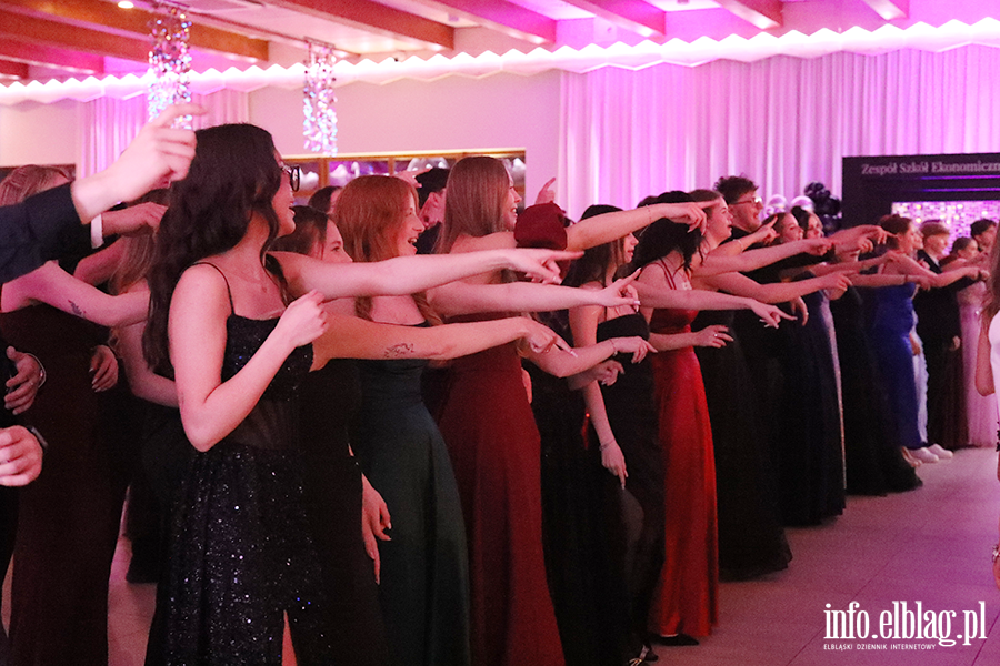 Tak si� bawi� maturzy�ci ZSEiO, fot. 98