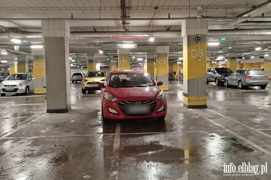 Mistrzowie Parkowania w Elbl�gu (cz�� 453), fot. 2