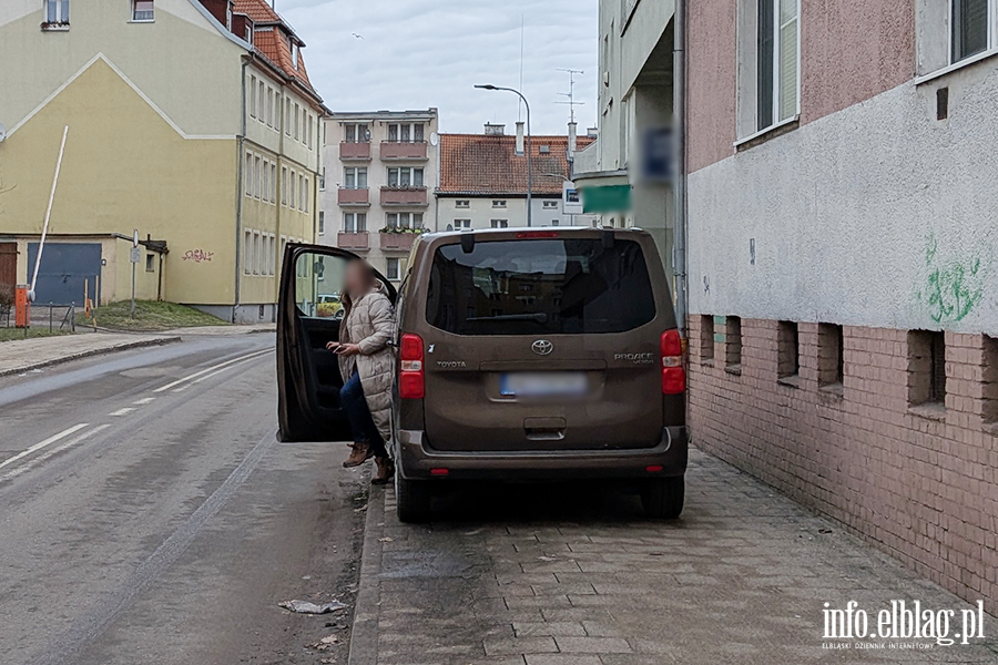 Mistrzowie Parkowania w Elbl�gu (cz�� 457), fot. 1