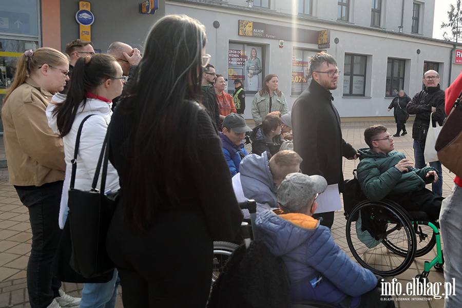 Konferencja Nowy Elbl�g przed dworcem kolejowym w Elbl�gu , fot. 9