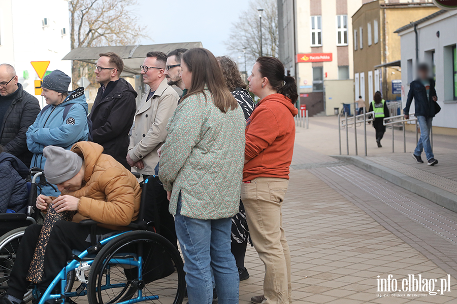 Konferencja Nowy Elbl�g przed dworcem kolejowym w Elbl�gu , fot. 10