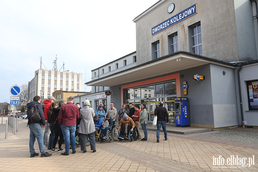 Konferencja Nowy Elbl�g przed dworcem kolejowym w Elbl�gu , fot. 11
