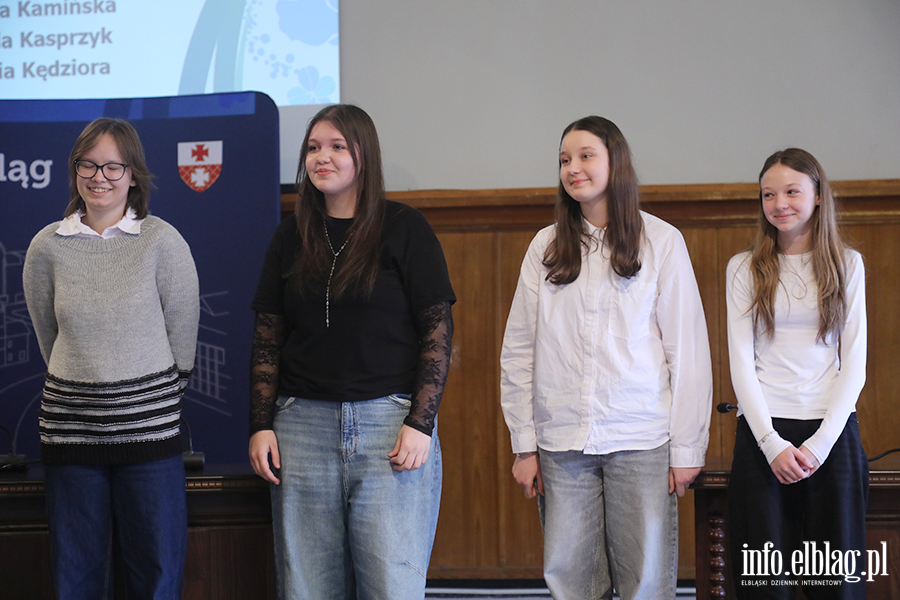 Wr�czenia stypendi�w dla uczni�w szk� podstawowych , fot. 9