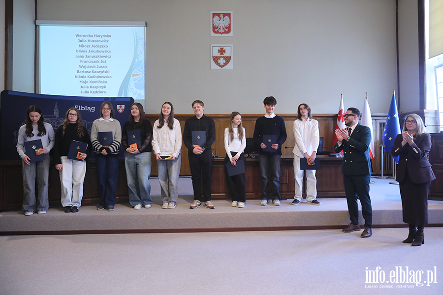 Wr�czenia stypendi�w dla uczni�w szk� podstawowych , fot. 13