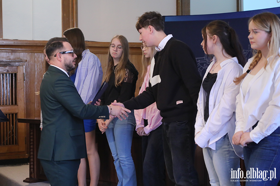 Wr�czenia stypendi�w dla uczni�w szk� podstawowych , fot. 19