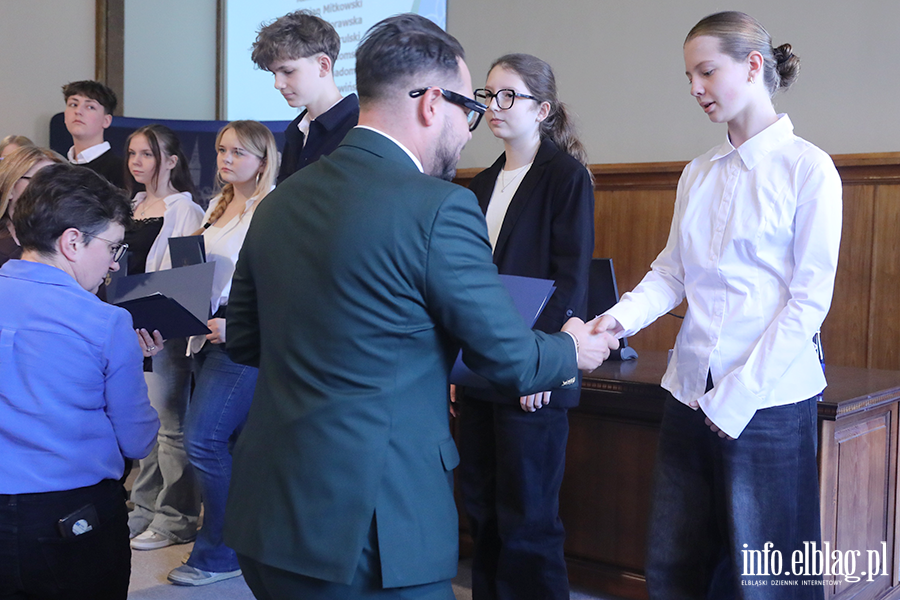 Wr�czenia stypendi�w dla uczni�w szk� podstawowych , fot. 21