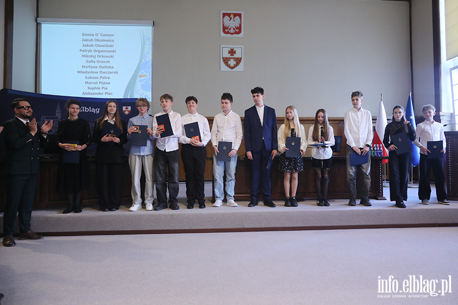 Wr�czenia stypendi�w dla uczni�w szk� podstawowych , fot. 28