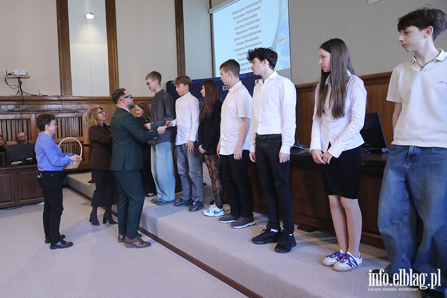 Wr�czenia stypendi�w dla uczni�w szk� podstawowych , fot. 29