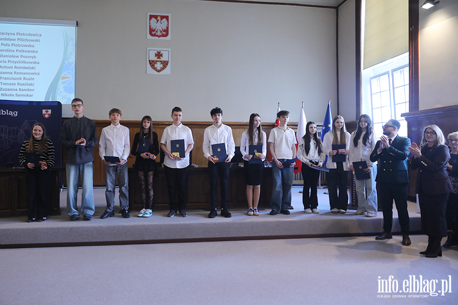 Wr�czenia stypendi�w dla uczni�w szk� podstawowych , fot. 32