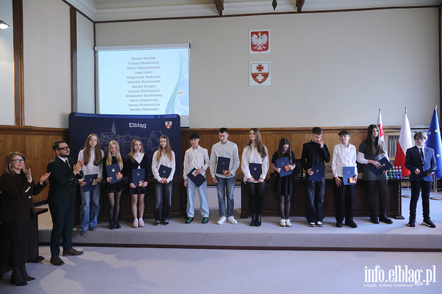 Wr�czenia stypendi�w dla uczni�w szk� podstawowych , fot. 37