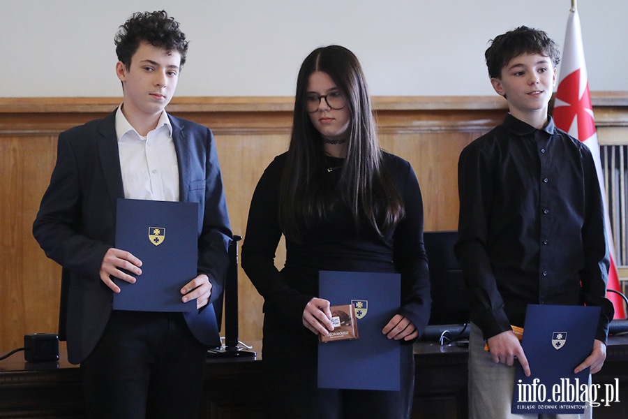 Wr�czenia stypendi�w dla uczni�w szk� podstawowych , fot. 42