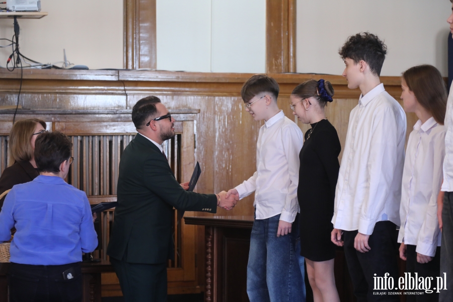 Wr�czenia stypendi�w dla uczni�w szk� podstawowych , fot. 46