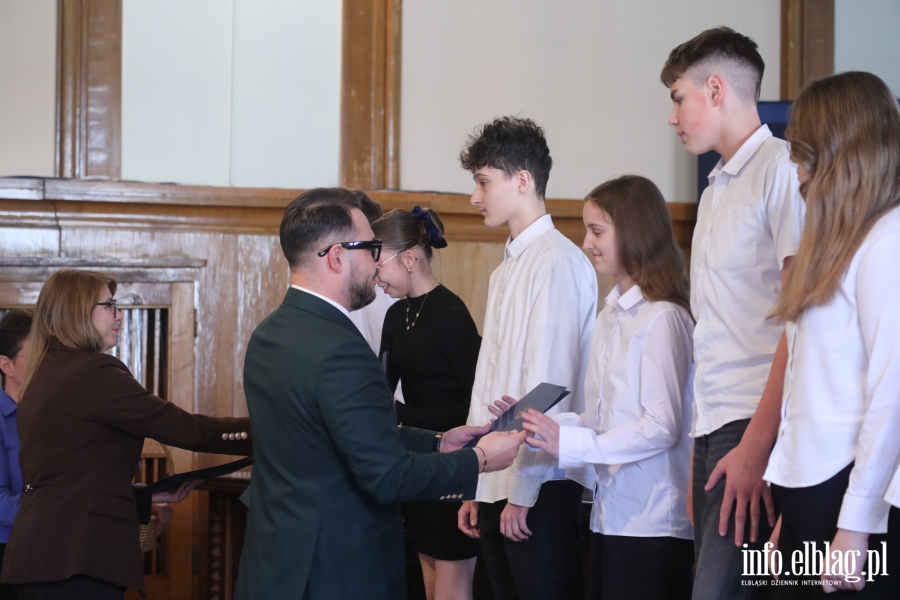 Wr�czenia stypendi�w dla uczni�w szk� podstawowych , fot. 48