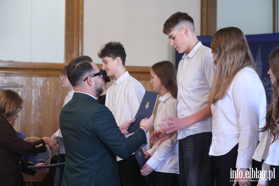 Wr�czenia stypendi�w dla uczni�w szk� podstawowych , fot. 49