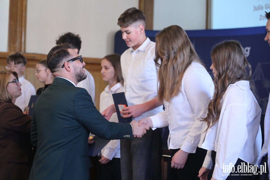 Wr�czenia stypendi�w dla uczni�w szk� podstawowych , fot. 50