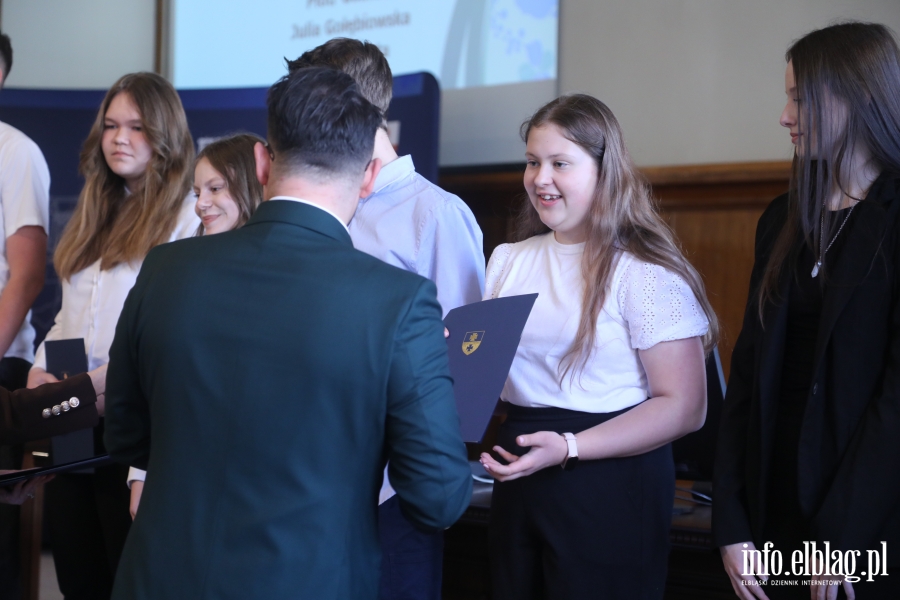 Wr�czenia stypendi�w dla uczni�w szk� podstawowych , fot. 53