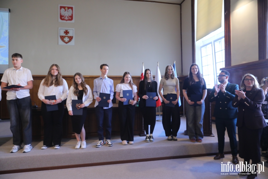 Wr�czenia stypendi�w dla uczni�w szk� podstawowych 