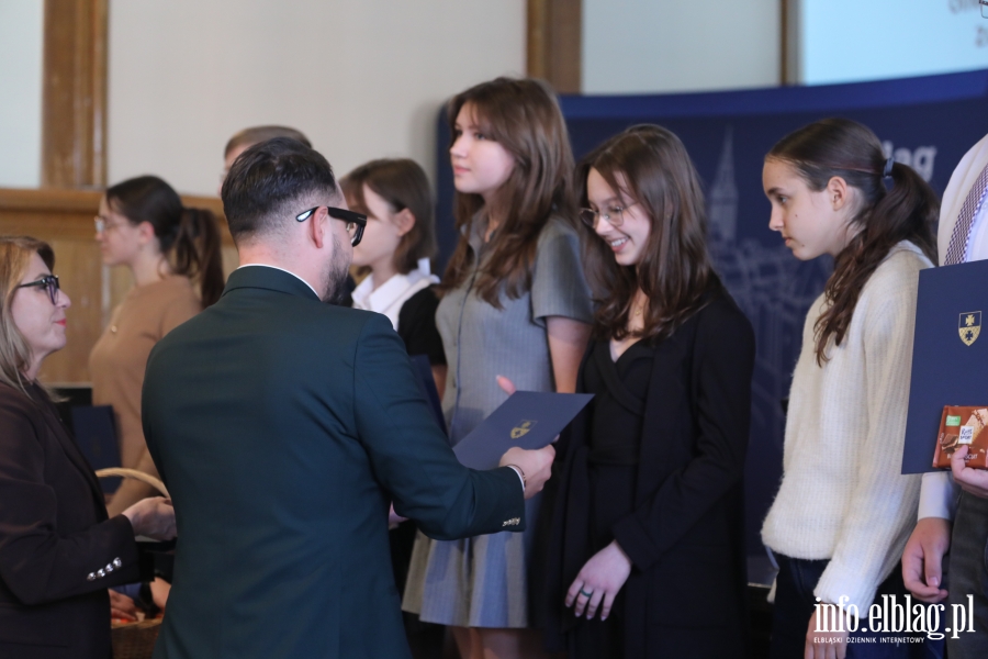 Wr�czenia stypendi�w dla uczni�w szk� podstawowych , fot. 59