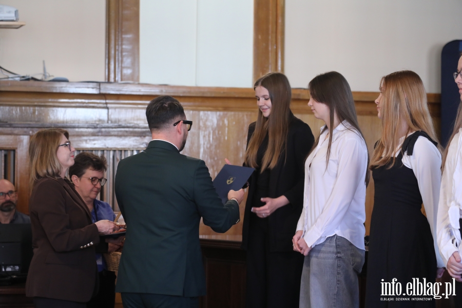 Wr�czenia stypendi�w dla uczni�w szk� podstawowych , fot. 63