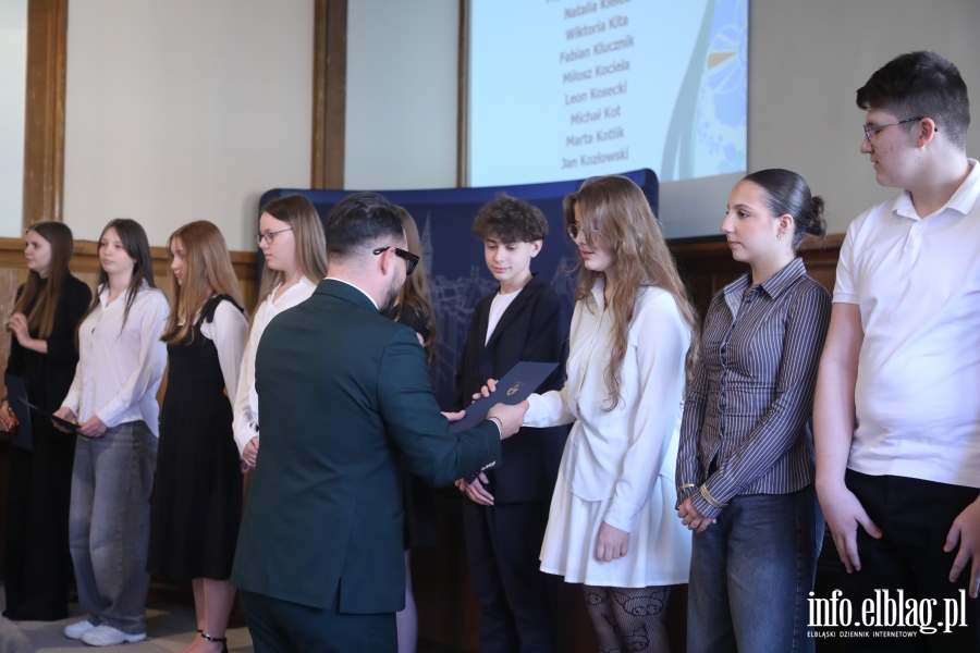 Wr�czenia stypendi�w dla uczni�w szk� podstawowych , fot. 65