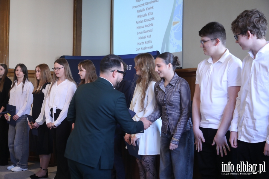 Wr�czenia stypendi�w dla uczni�w szk� podstawowych , fot. 66