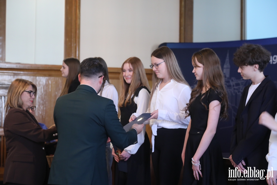 Wr�czenia stypendi�w dla uczni�w szk� podstawowych , fot. 67