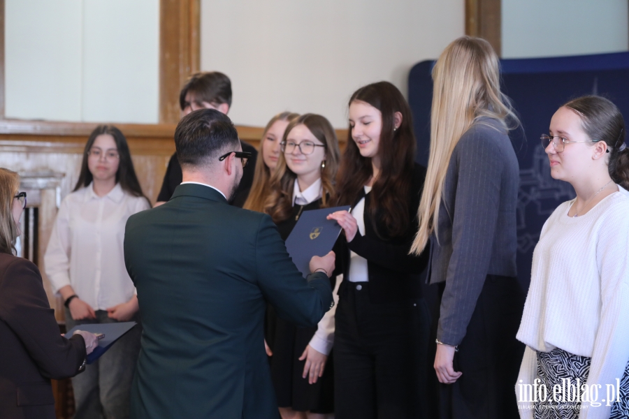 Wr�czenia stypendi�w dla uczni�w szk� podstawowych , fot. 72