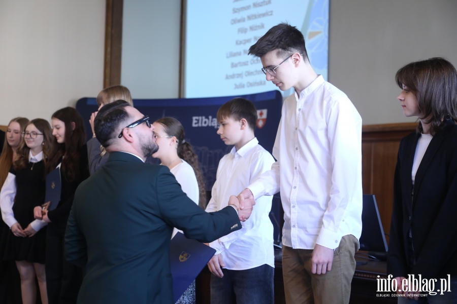 Wr�czenia stypendi�w dla uczni�w szk� podstawowych , fot. 73