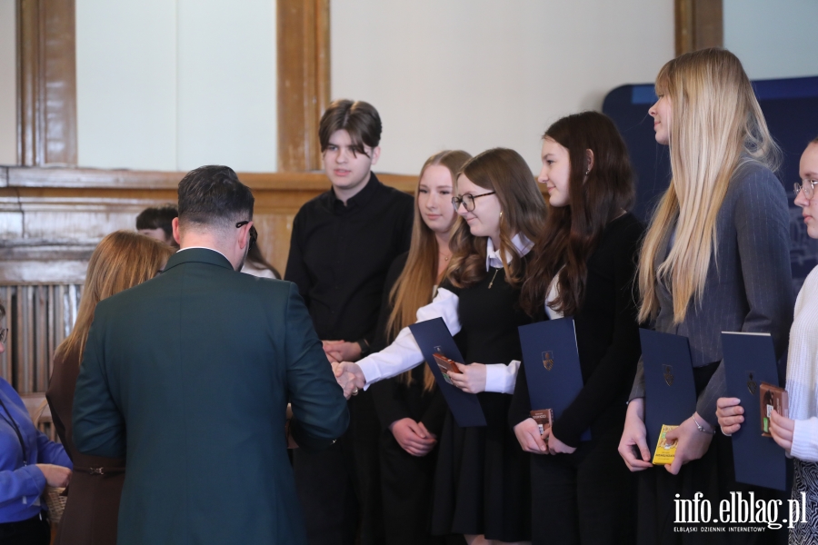 Wr�czenia stypendi�w dla uczni�w szk� podstawowych , fot. 76