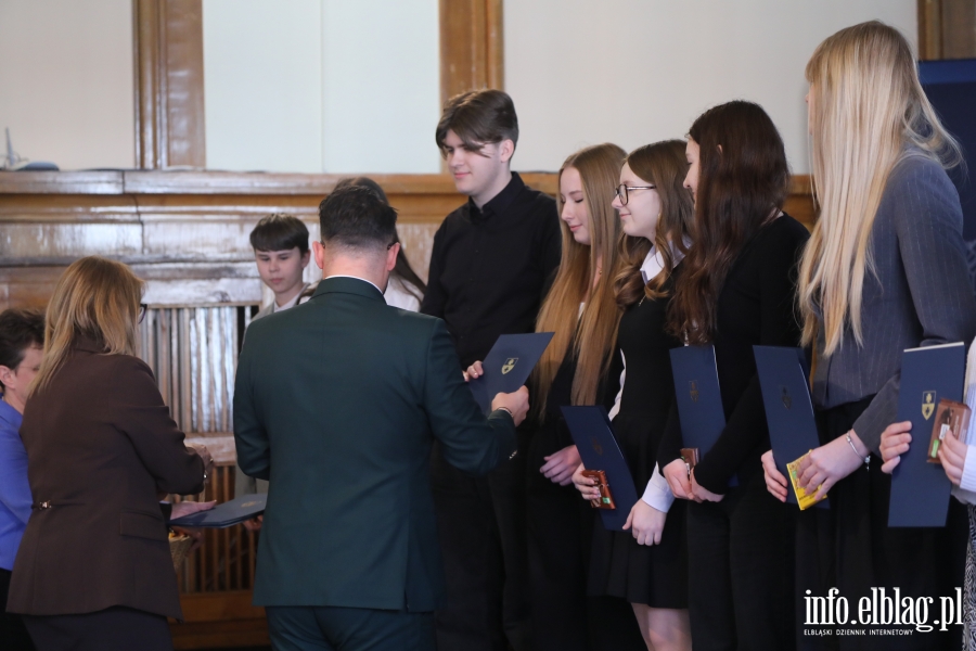 Wr�czenia stypendi�w dla uczni�w szk� podstawowych , fot. 79