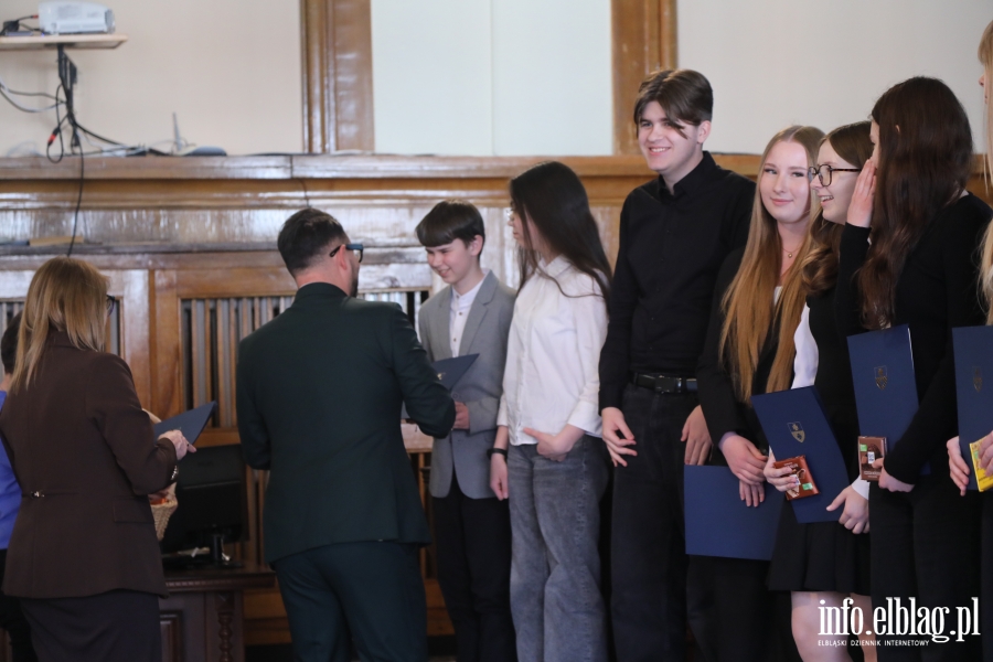 Wr�czenia stypendi�w dla uczni�w szk� podstawowych , fot. 80