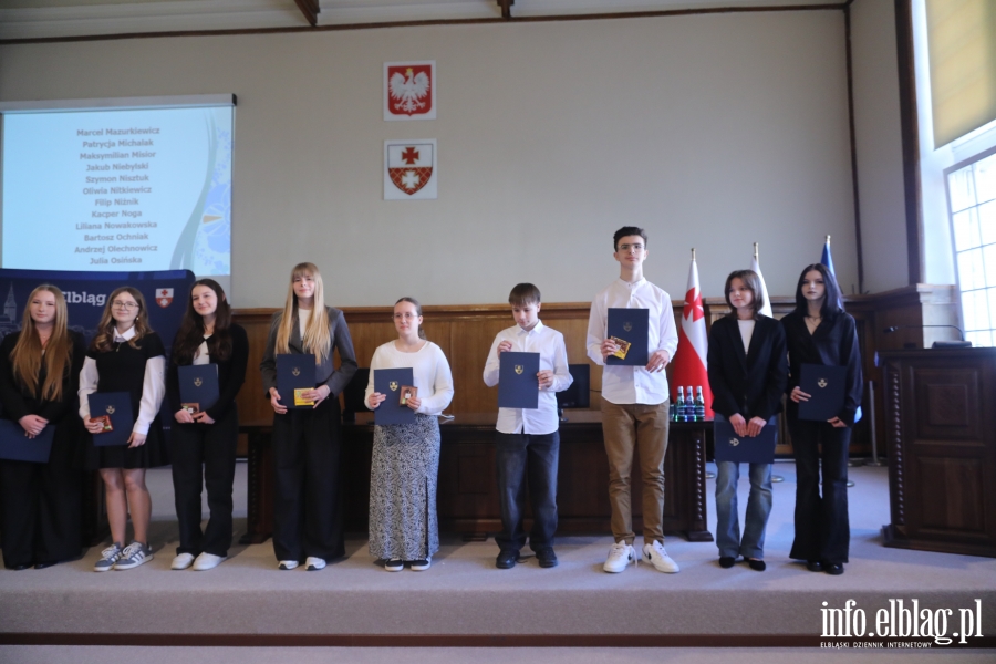 Wr�czenia stypendi�w dla uczni�w szk� podstawowych , fot. 81