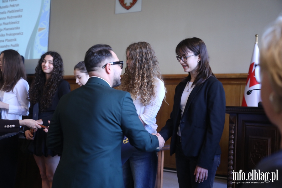 Wr�czenia stypendi�w dla uczni�w szk� podstawowych , fot. 90