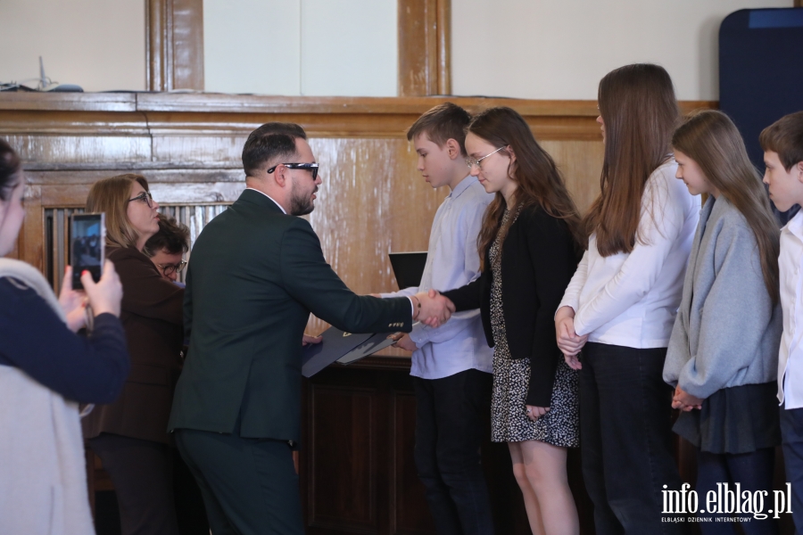 Wr�czenia stypendi�w dla uczni�w szk� podstawowych , fot. 94